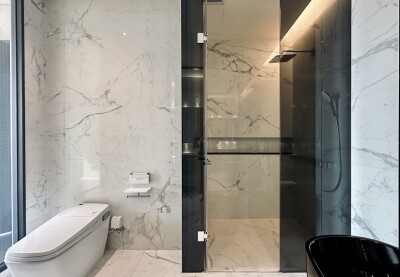 เดอะ แบงค็อค ทองหล่อ / 📍 ชั้น 10 | พื้นที่ 92 ตร.ม. 🛏 2 ห้องนอน | 🛁 2 ห้องน้ำ