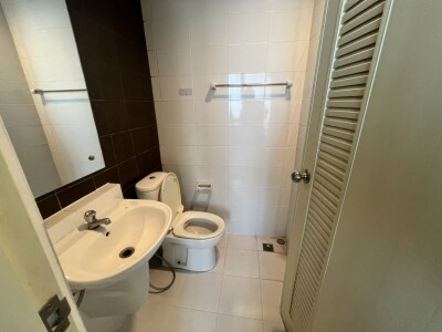 เดอะ เซ็นเตอร์ คอนโดมิเนียม / The Center Condominium-8